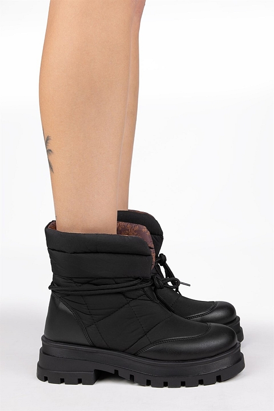 Kadın Siyah Bot Bootie Postal Kışlık Bağcıklı Kaymaz Yüksek Taban 5 Cm Kışlık Ayakkabı